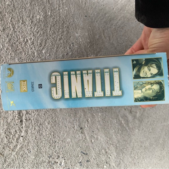 Titanic VHS - Picture 2 of 3